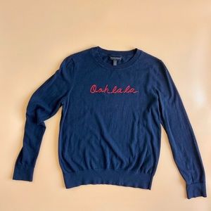 Crewneck sweater with embroidered detail navy blue with red contrast stitch